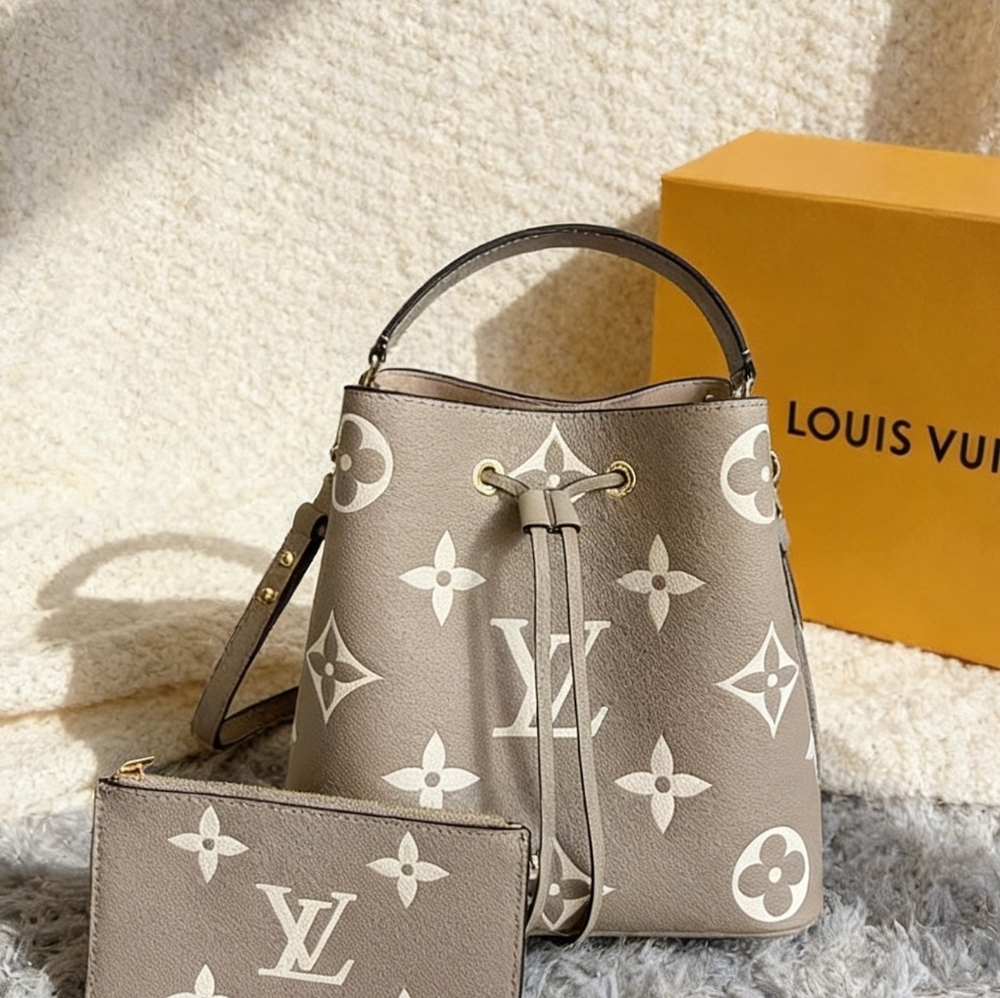 Louis Vuitton CarryAll MM